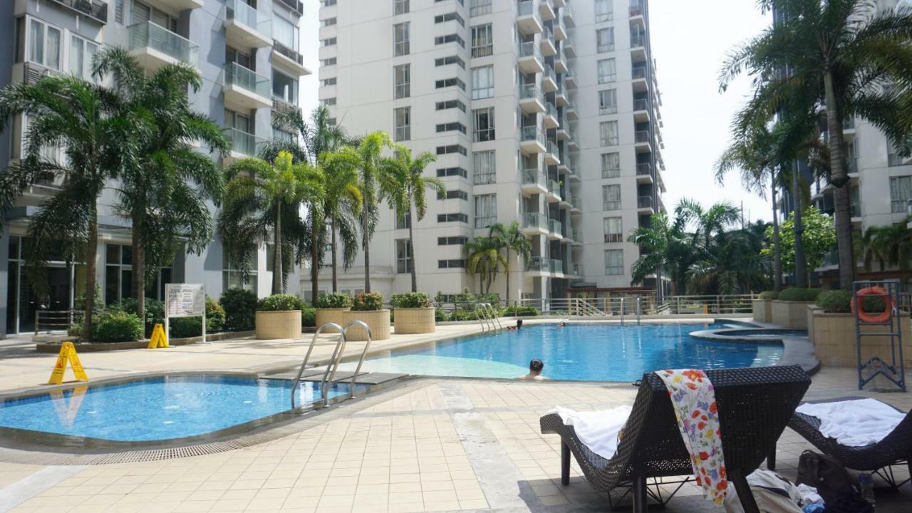 Palm Tree Condos Across Naia3 By Beth Manila Exterior photo