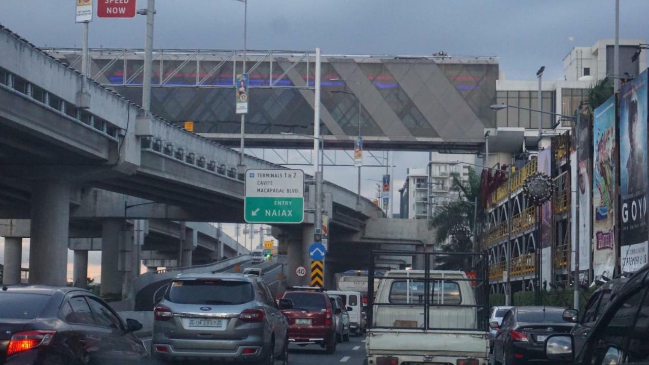 Palm Tree Condos Across Naia3 By Beth Manila Exterior photo