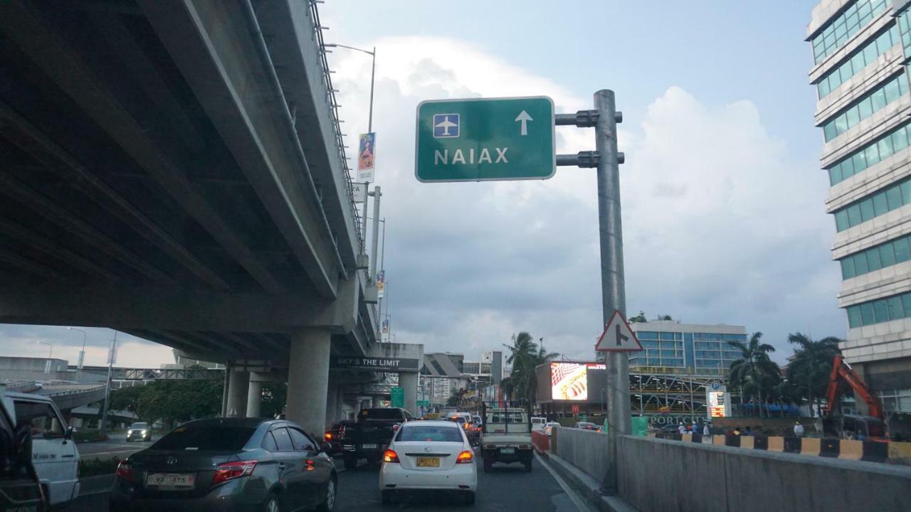 Palm Tree Condos Across Naia3 By Beth Manila Exterior photo